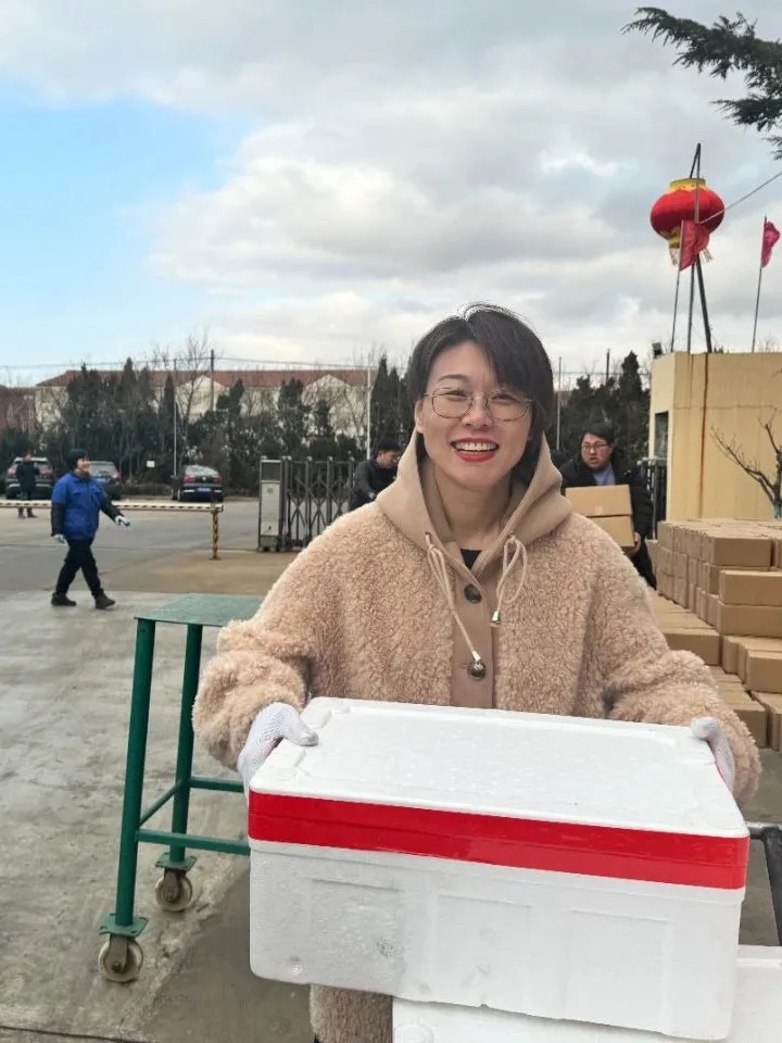 歡喜領(lǐng)年貨，幸福迎新春